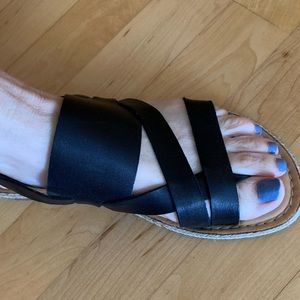 Franco Sarto black flat sandal sz6